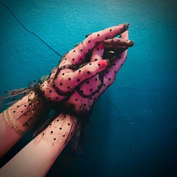 New! Sheer Polka Dot Ruffle Gloves - Picture 9 of 12